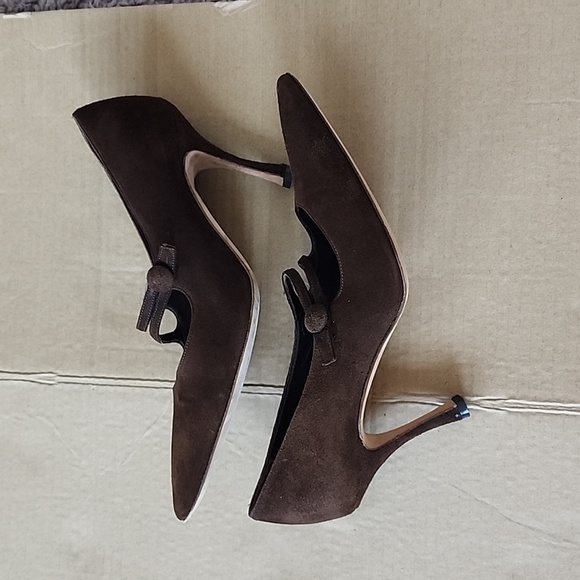 Manolo Blahnik brown suede double strap pumps-35.5 - Picture 6 of 8